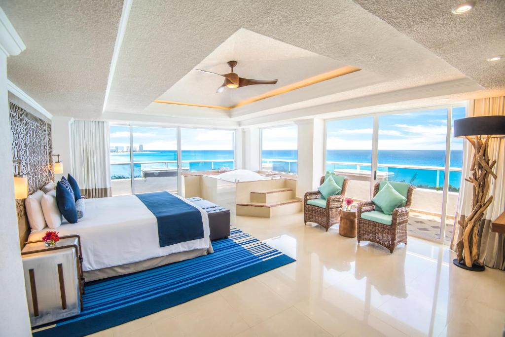 Cancun Wyndham Alltra Cancun All Inclusive Resort room