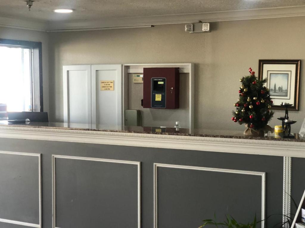 Executive Inn & Suites photo