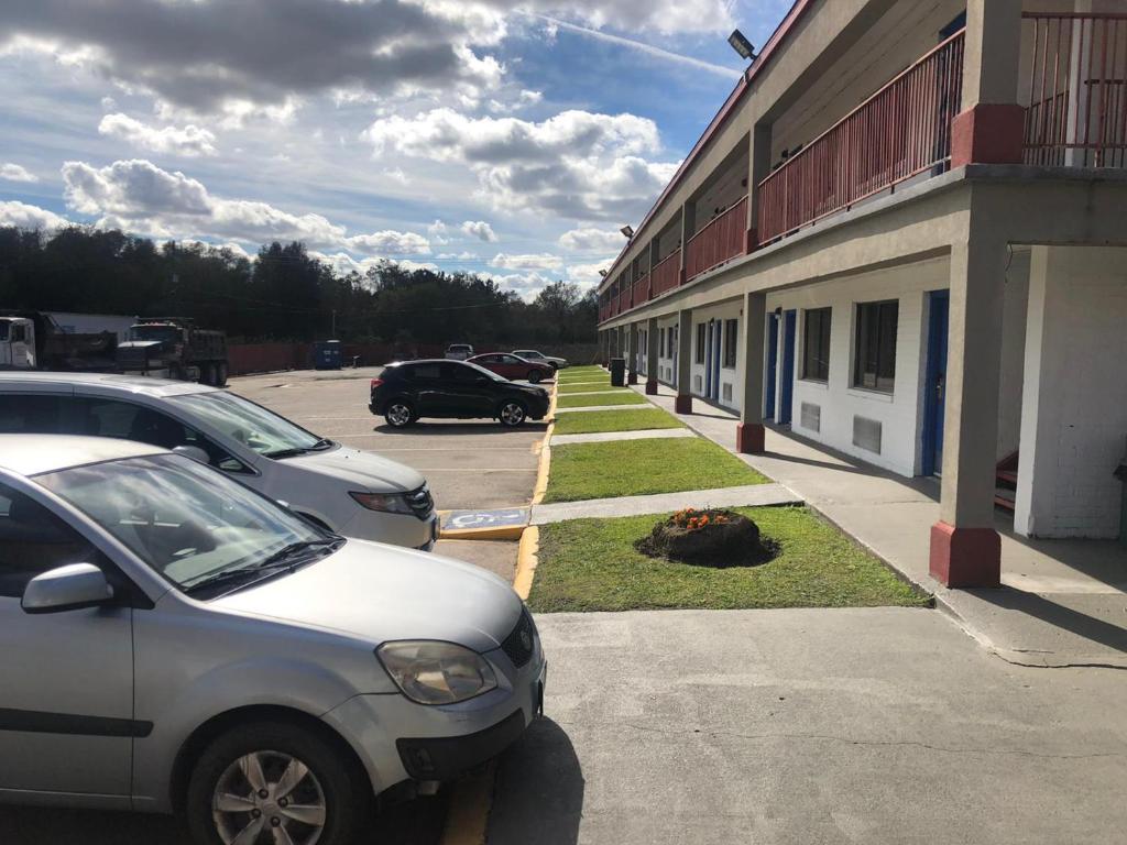 Executive Inn & Suites photo