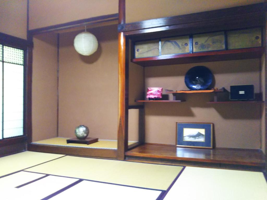 ゲストハウス「古民家の宿梨本軒」 — Hotel in Nagano