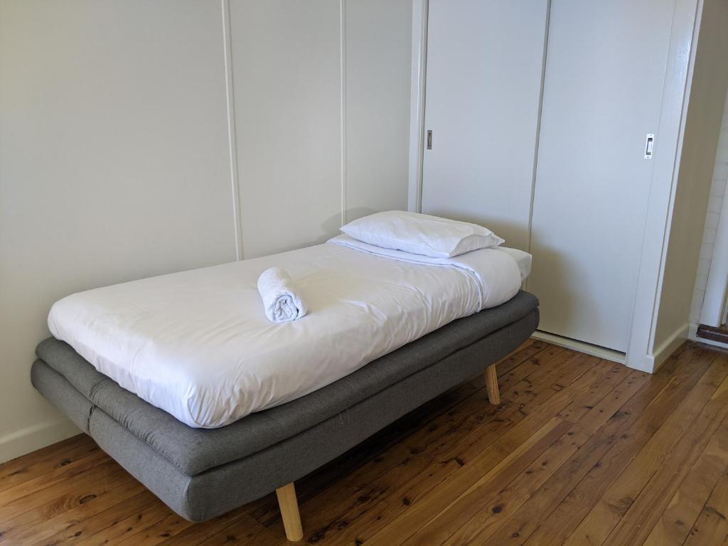 Cute cottage walking distance to CBD photo