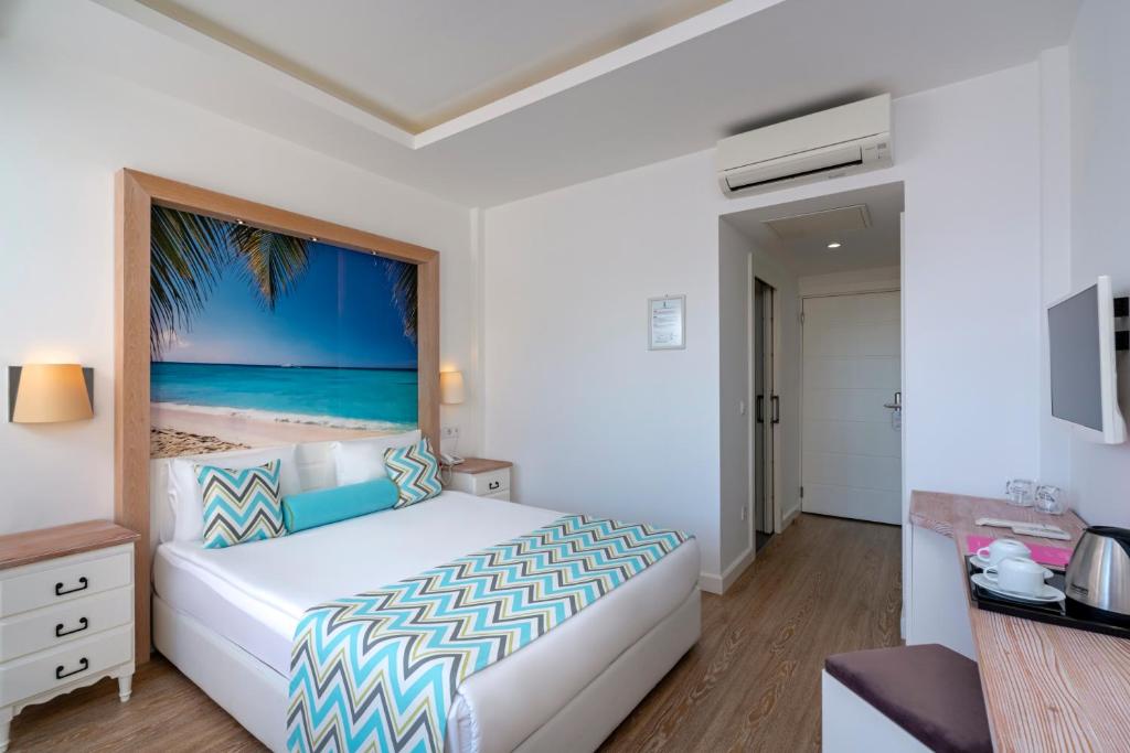 Iz Flower Side Beach Hotel photo