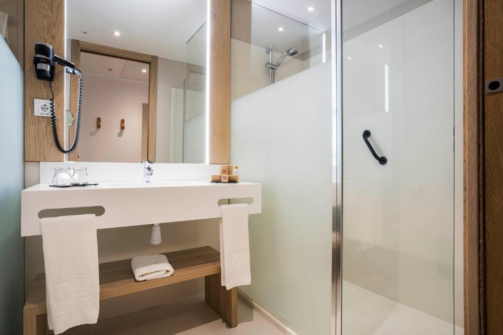 Golden Hotel Barcelona — Hotel rooms in Barcelona, Catalonia