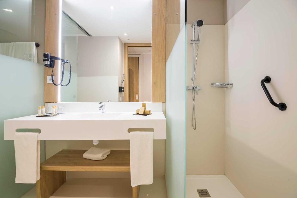 Golden Hotel Barcelona — Hotel rooms in Barcelona, Catalonia