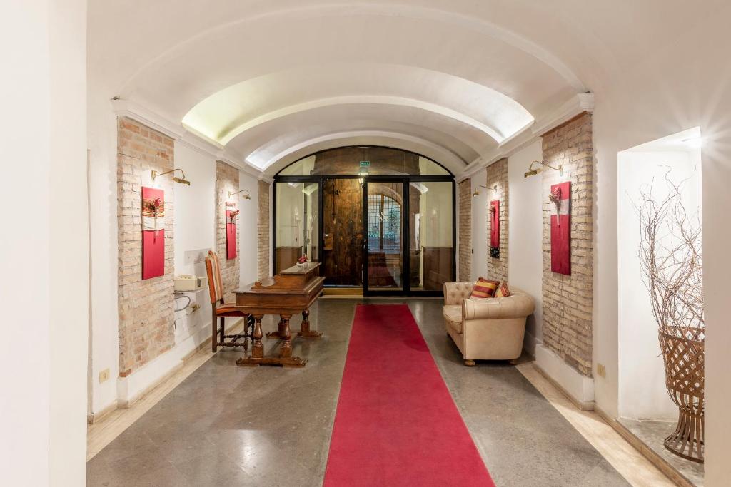 GuestHost - Foro Romano Stylish and Central Apartment - 5
