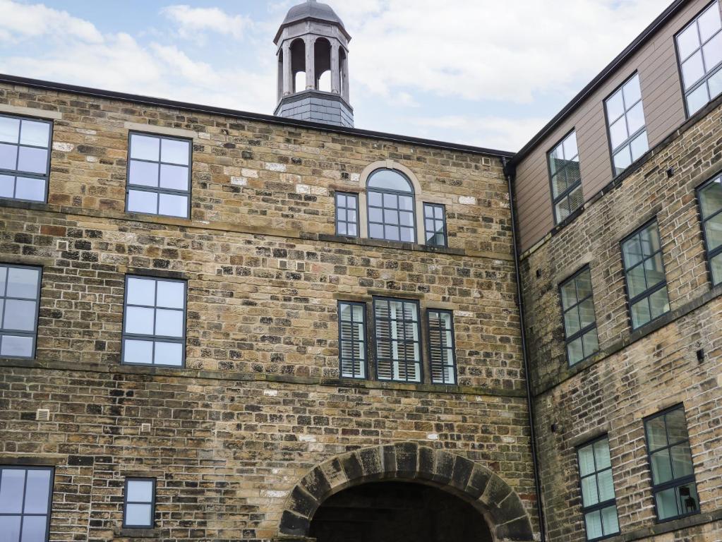 Over The Arch, Keighley