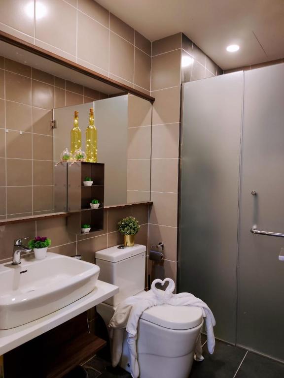 Bathroom, Maxine Suites in Kuala Lumpur