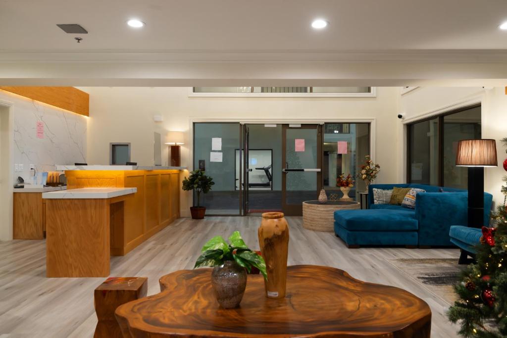 Hotel Huntington photo