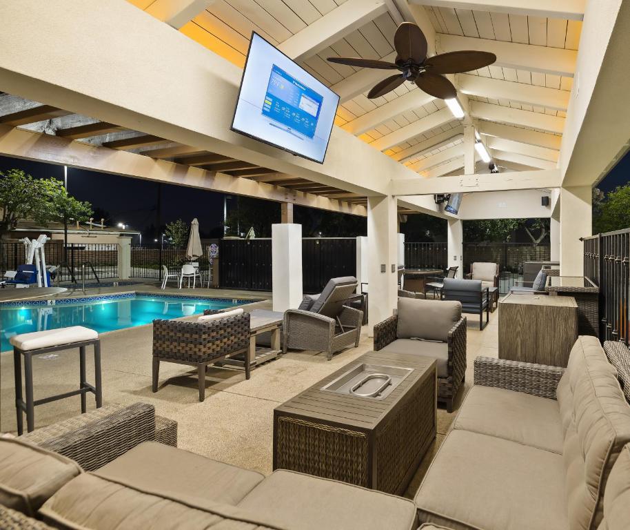 Hotel Huntington photo