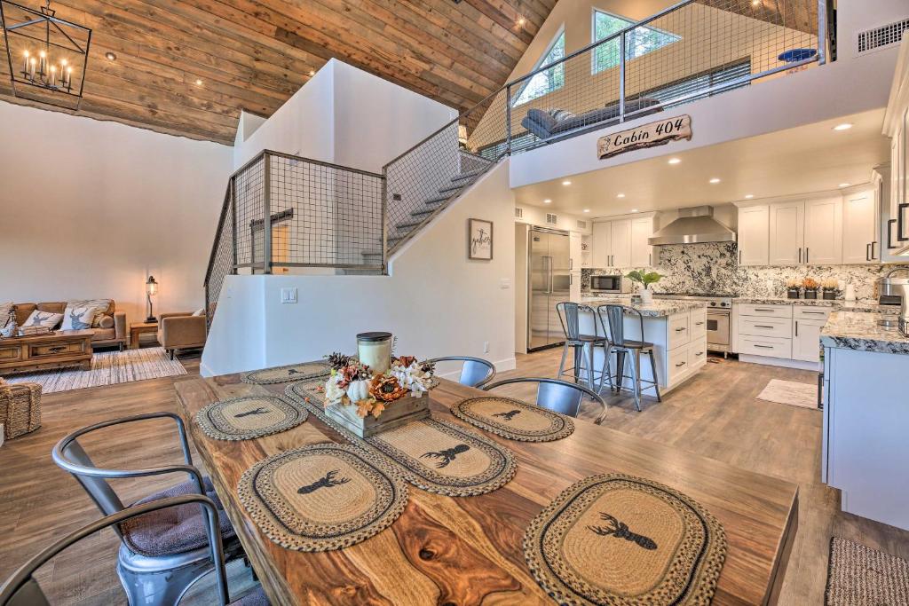 Mtn-View Cabin 404 with Deck in Payson!, Payson