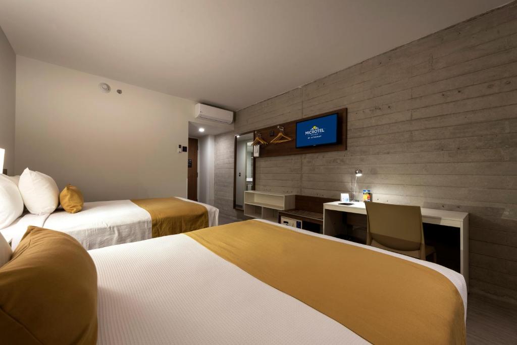 Microtel Inn & Suites by Wyndham Guadalajara Sur - 4