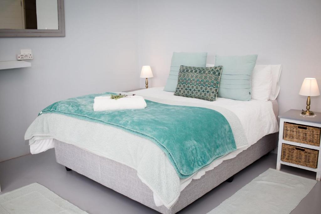 Three Feathers Cottages photo