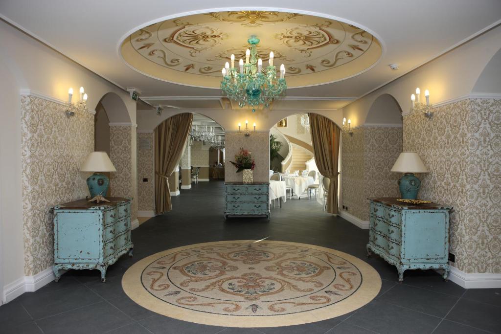 Marina Holiday Hotel & Spa - 2