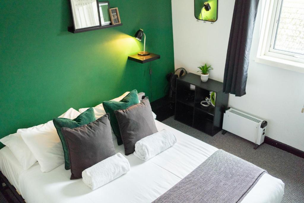 Ocean Breeze Rooms photo