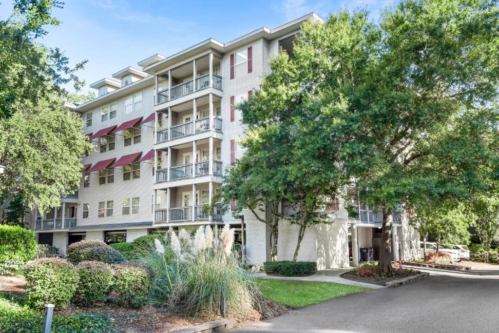 Exterior view, Royal Dunes in Hilton Head Island (SC)