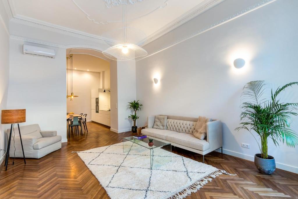 Designer 2 bedroom Apt-basilica 2 min walk — Hotel in Budapest