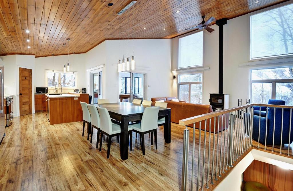 76.5 Chemin de la Perdrix, Stoneham