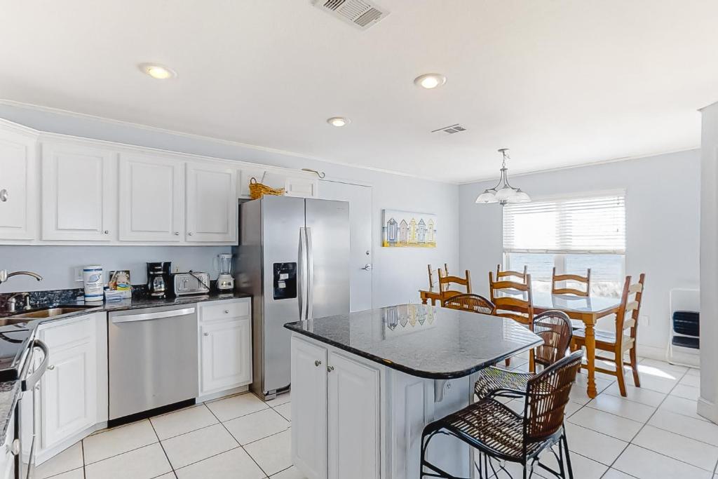 Jenny Lind West by Meyer Vacation Rentals, Orange Beach