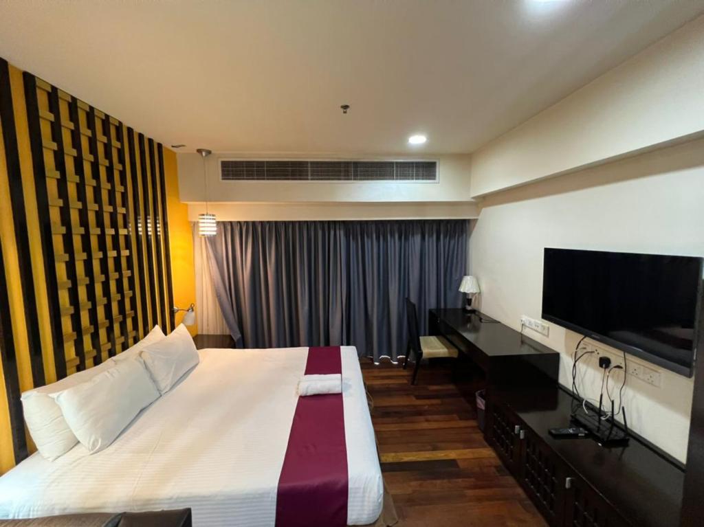 Shared lounge/TV area
