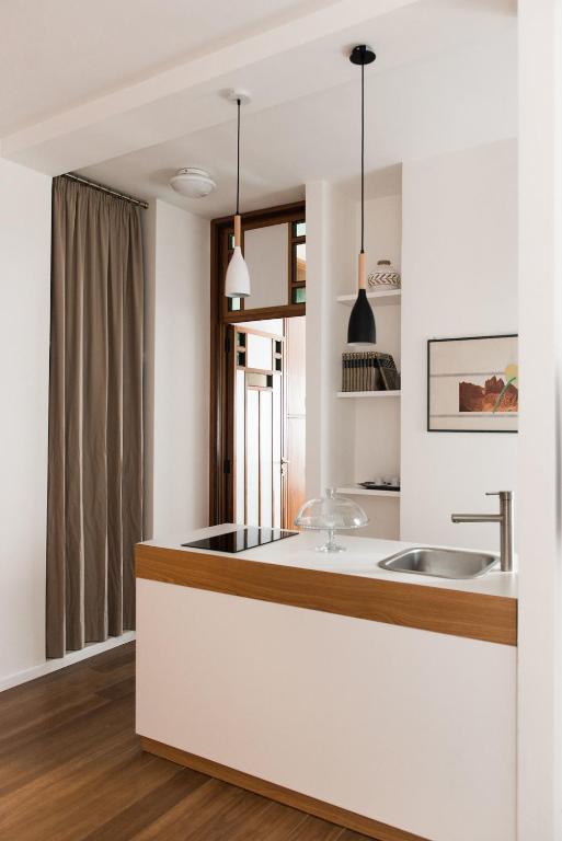 Kitchen, Starhost - GOLDEN APARTMENTS in Salerno