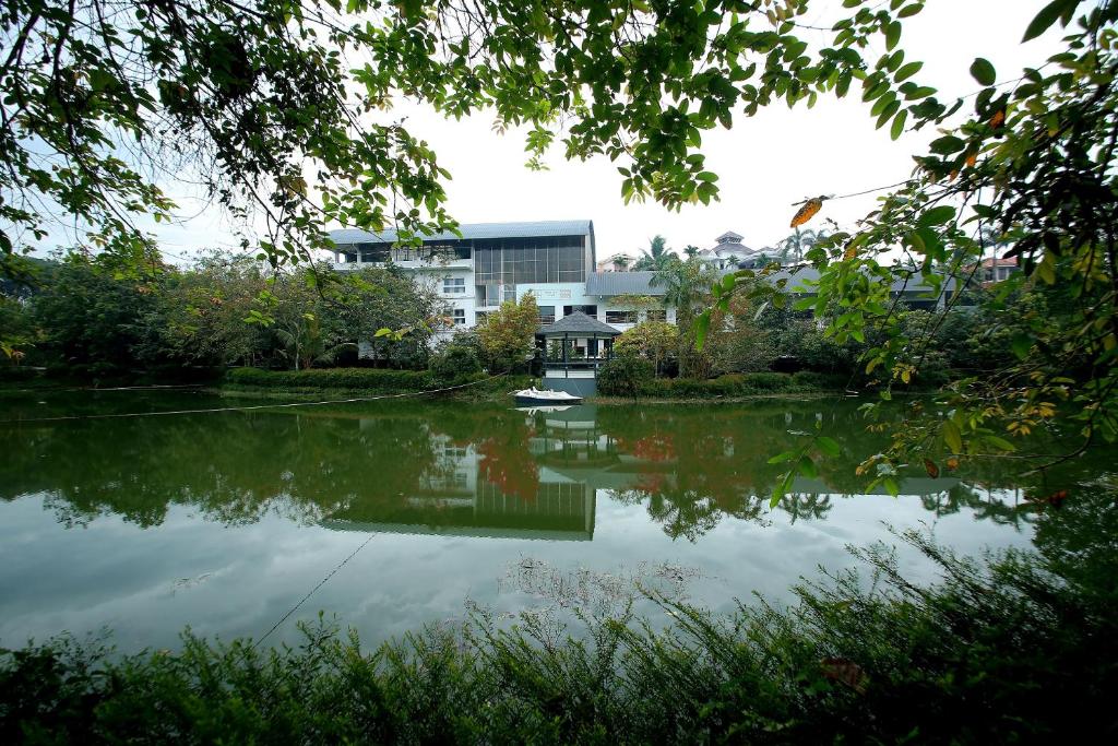 Emerald Hills Club — Hotel in Kochi