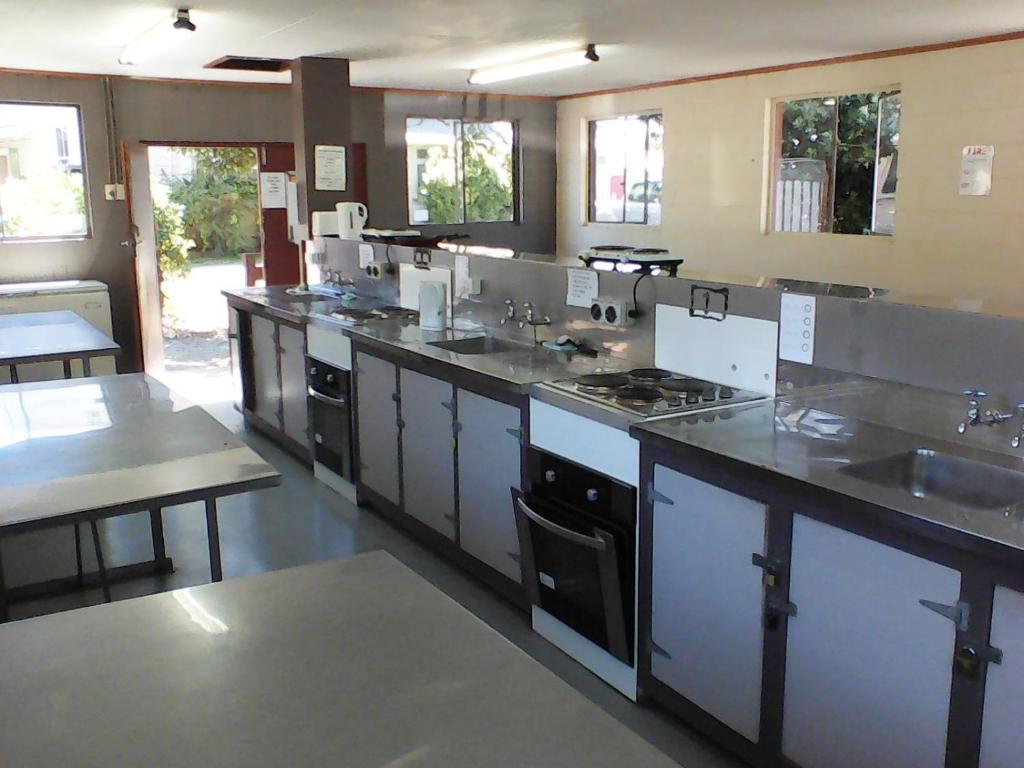 Kitchen, Spring Creek Holiday Park in Blenheim