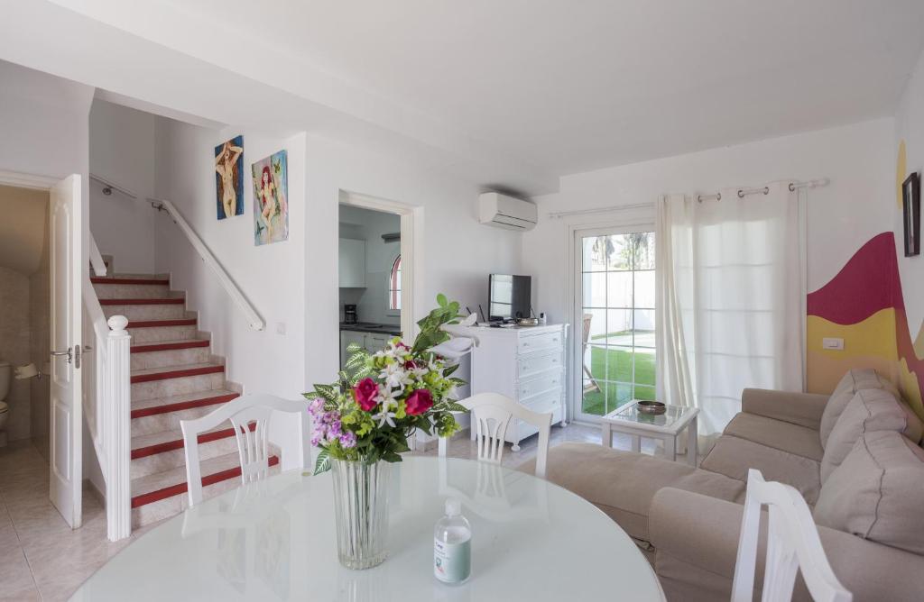 Galera Beach Boutique Art Villas with Private Pools, Free Wifi & BBQ, Corralejo by Amazzzing Travel - 5