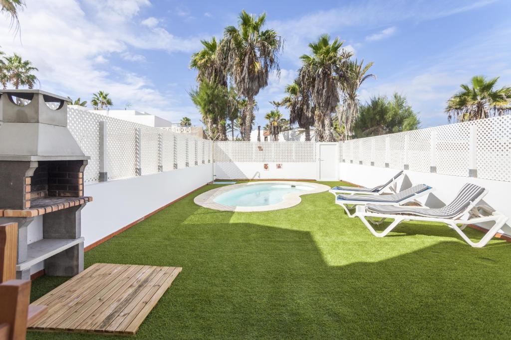 Galera Beach Boutique Art Villas with Private Pools, Free Wifi & BBQ, Corralejo by Amazzzing Travel - 3