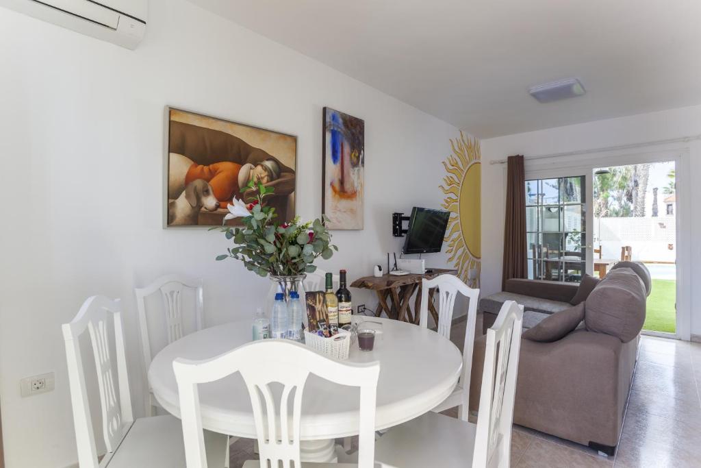 Galera Beach Boutique Art Villas with Private Pools, Free Wifi & BBQ, Corralejo by Amazzzing Travel - 2
