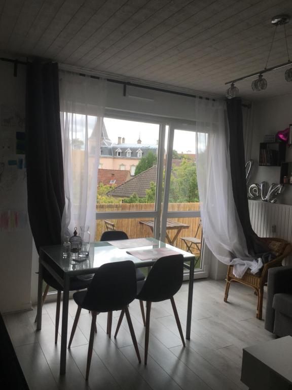 2 Pièces - Quartier Calme - Parking gratuit - 3