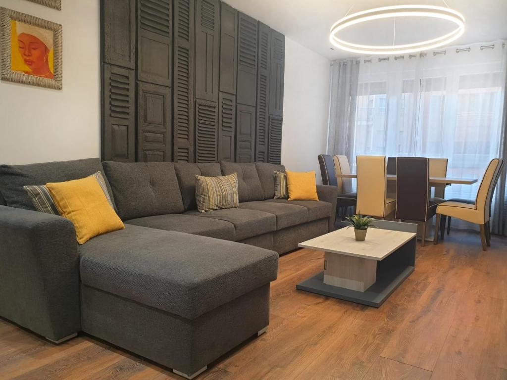 San Antón Piso de lujo centro con Aire ac by Apartamentos Logrono - 4