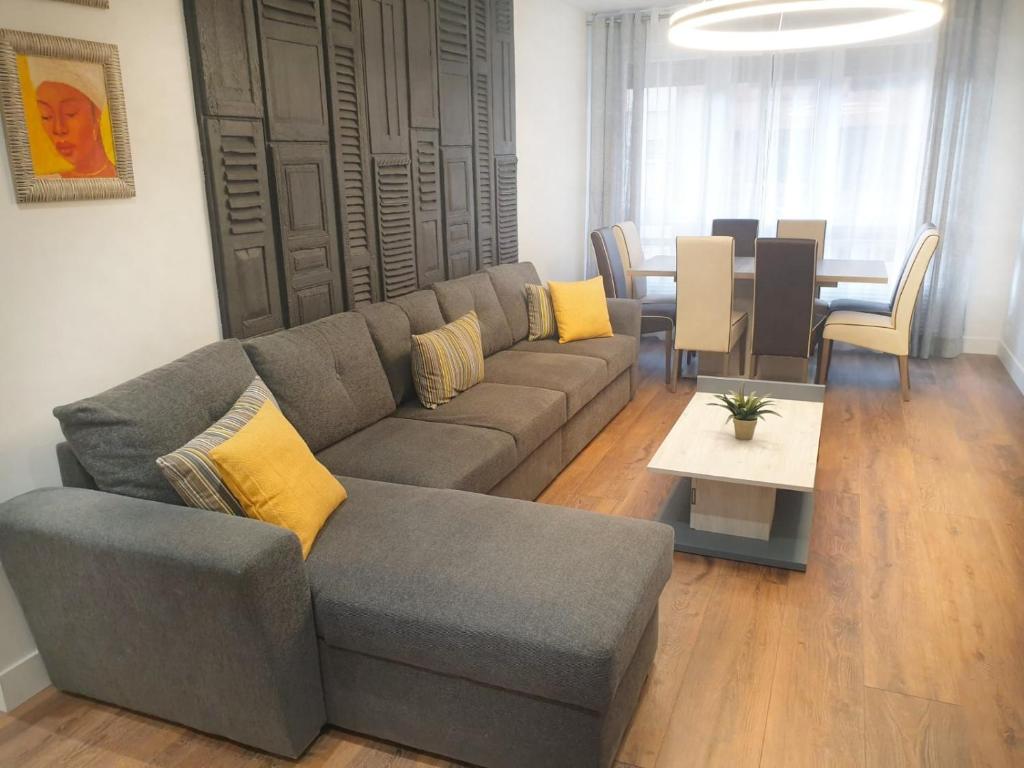 San Antón Piso de lujo centro con Aire ac by Apartamentos Logrono - 2