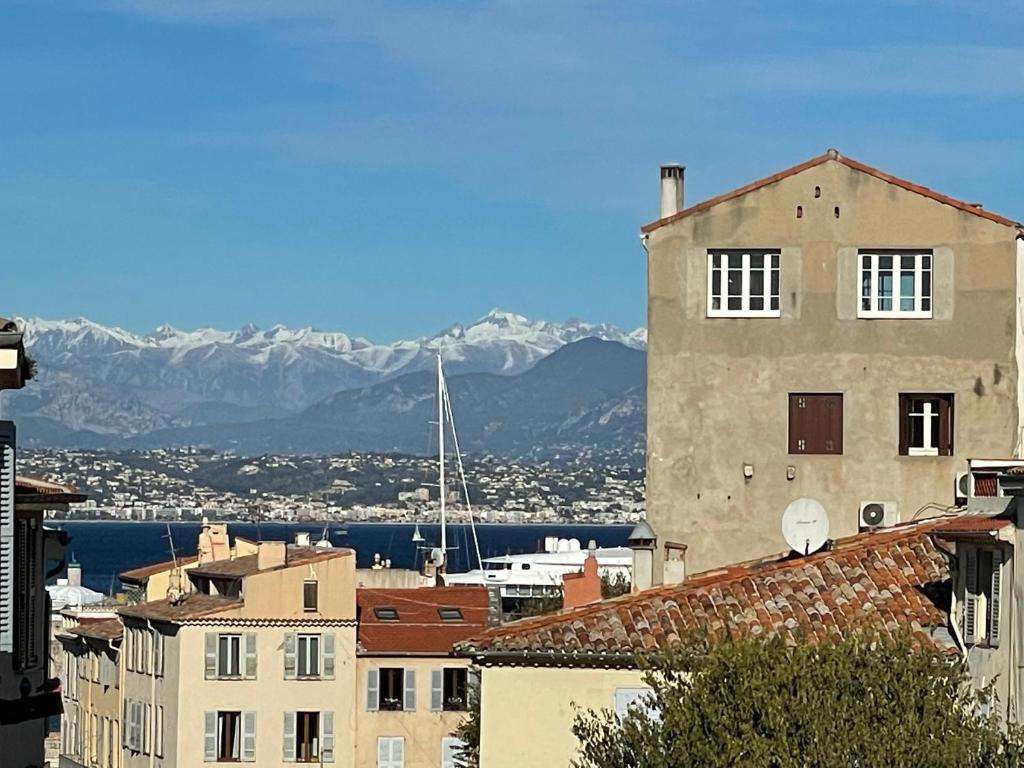 Nice Renting - MASSENA - LOFT - HEART of VIEIL ANTIBES - THE MARKET WITH SEA VIEW - 4