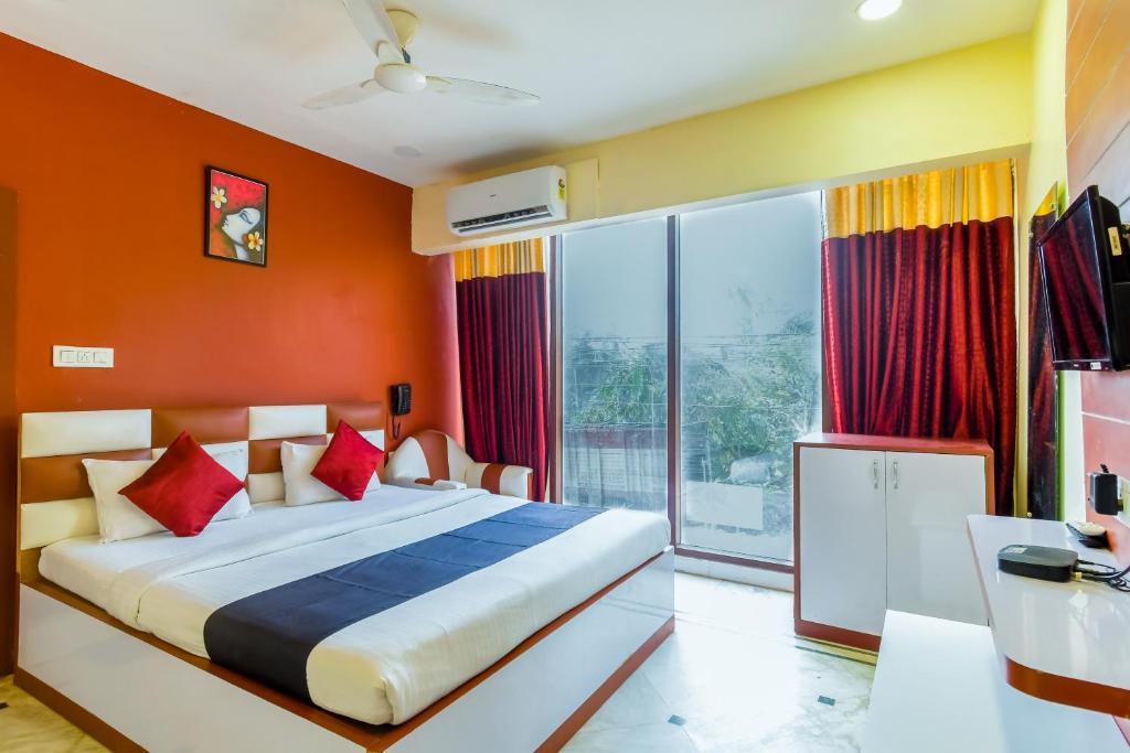 The Red Stone — Hotel in Kolkata