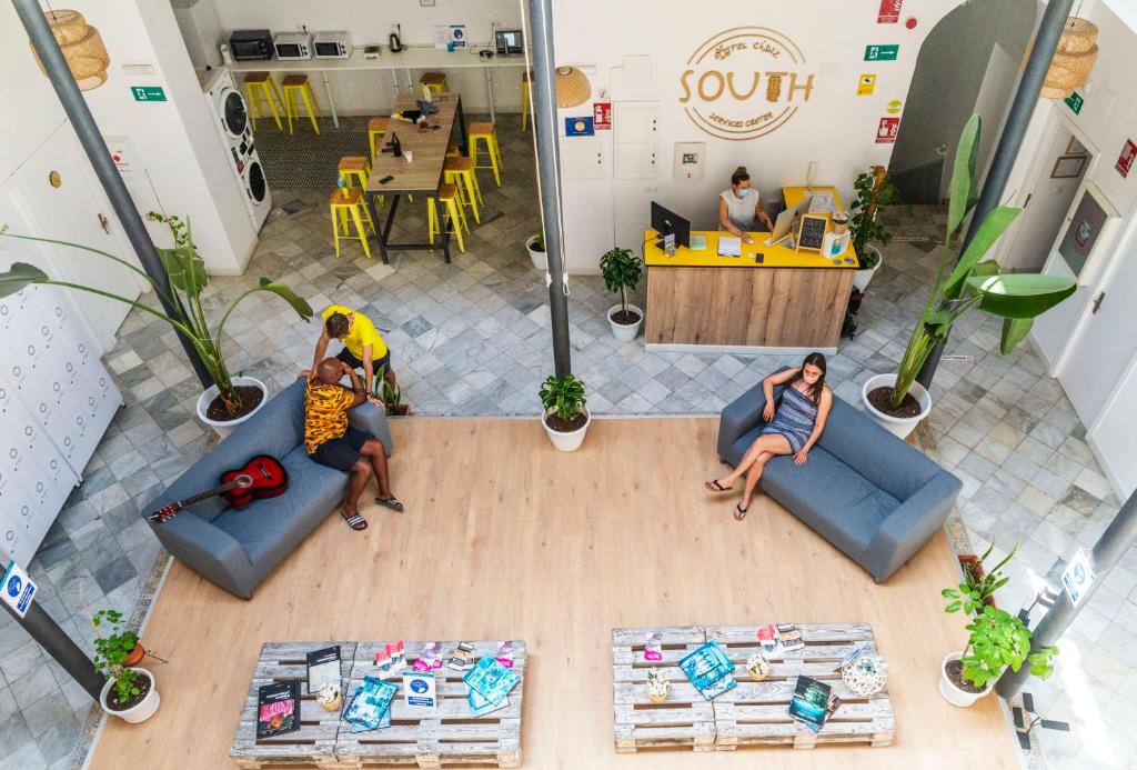 South Hostel Cadiz - Service Center — Hotel in Cadiz