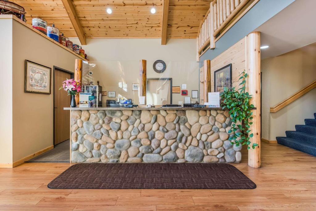 EconoLodge by Choice Hotels - Rice Lake photo