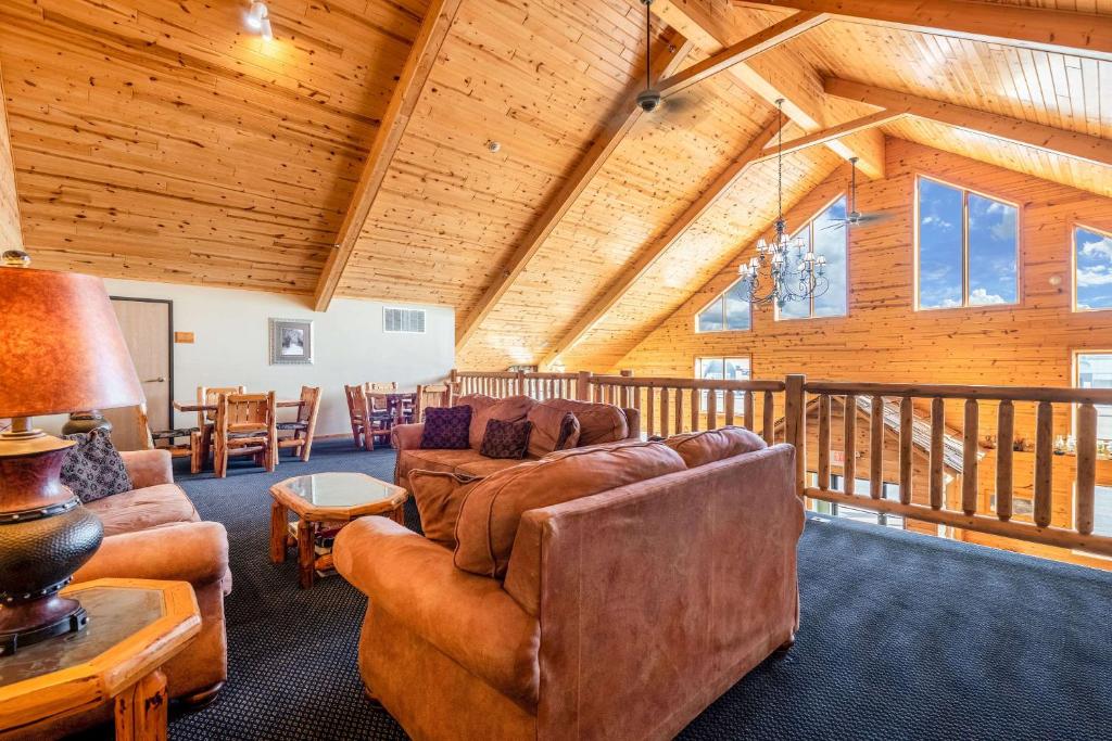EconoLodge by Choice Hotels - Rice Lake photo