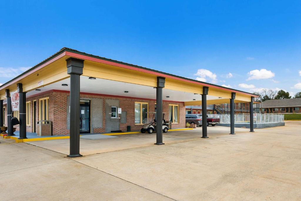 Econo Lodge Rusellville photo