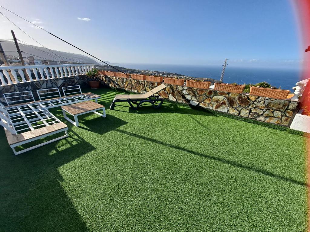 Tenerife apartment 100m2 CASA DE DON QUIJOTE with a terrace of 100m2 with a view of the ocean and Teide volcano and a garden of 600m2 - 1