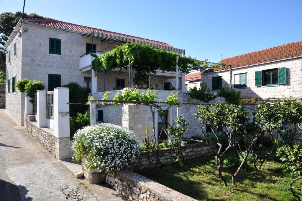 Pinta Apartments 전경