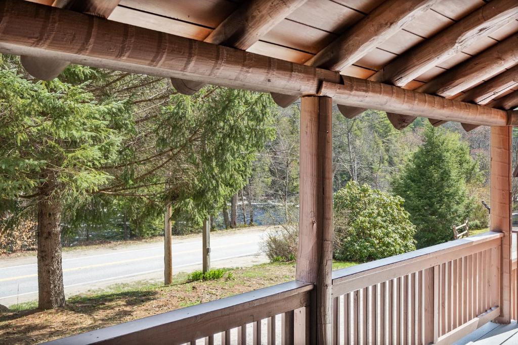 HOT TUB - Schroon River Log Home - Gore Mountain - Lake George photo