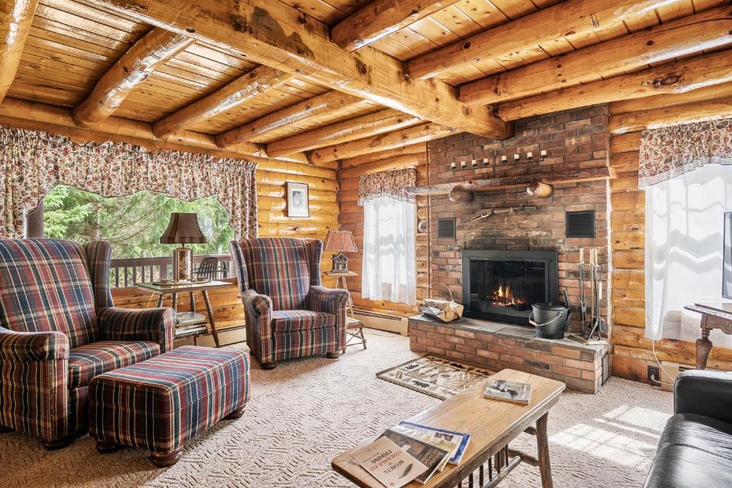 HOT TUB - Schroon River Log Home - Gore Mountain - Lake George photo