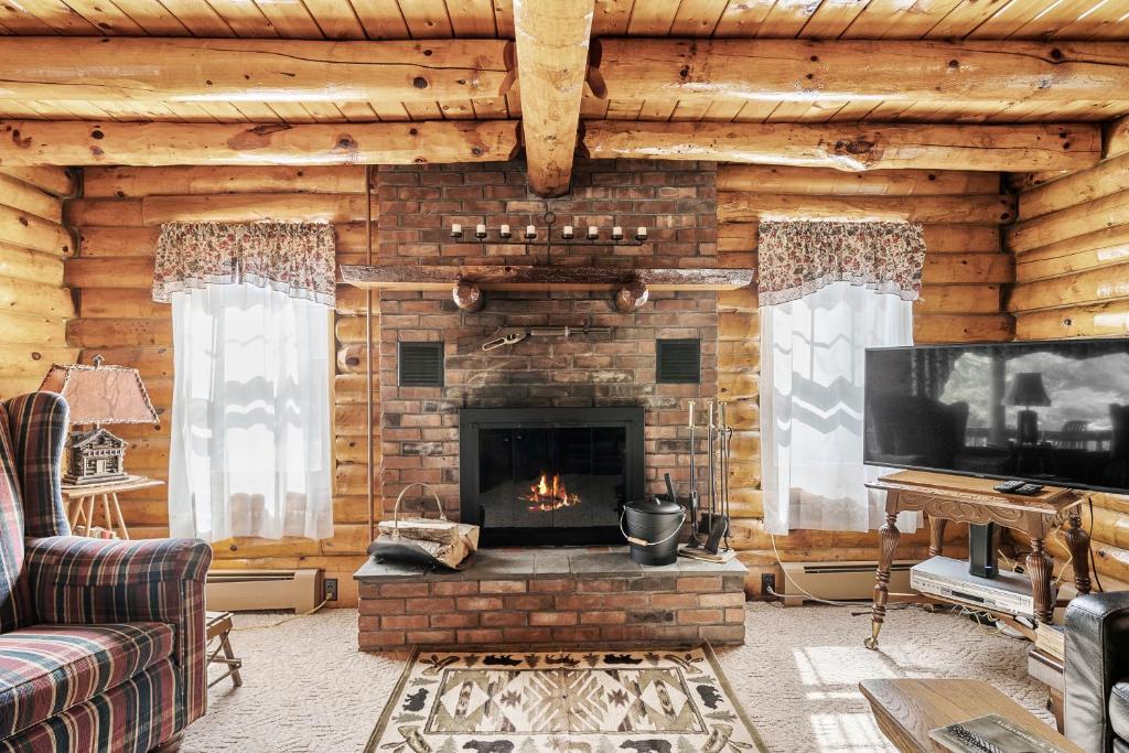 HOT TUB - Schroon River Log Home - Gore Mountain - Lake George photo
