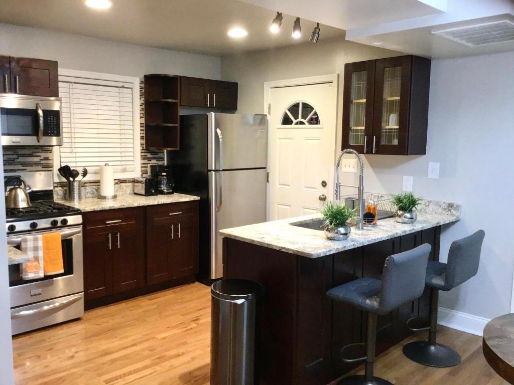 Spacious house sleeps 5