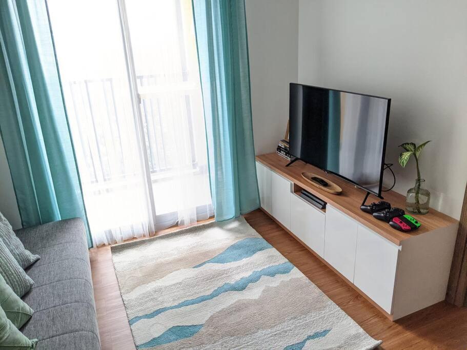 Apt Pejaten Park 1 BR Sage Smart TV, Netflix, Prime, Youtube photo