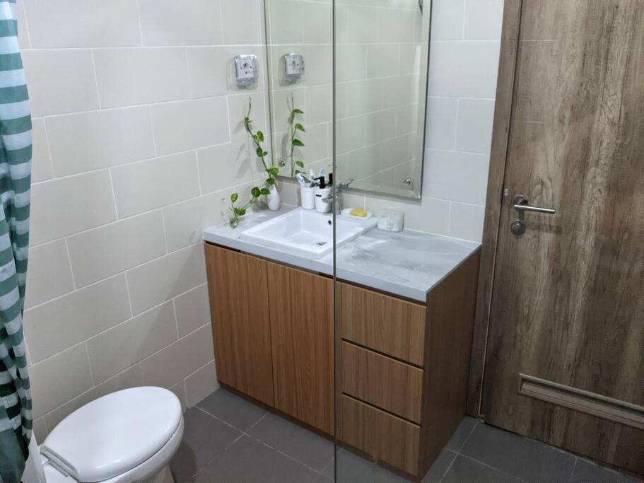 Apt Pejaten Park 1 BR Sage Smart TV, Netflix, Prime, Youtube photo