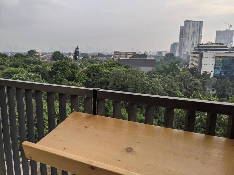 Apt Pejaten Park 1 BR Sage Smart TV, Netflix, Prime, Youtube photo