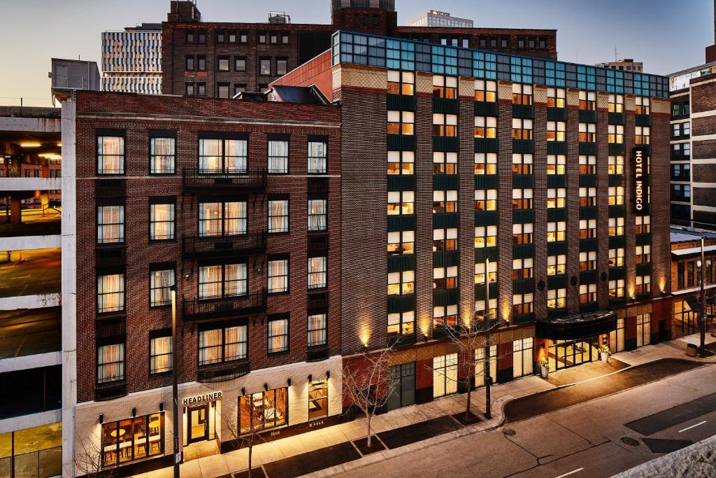 Hotel Indigo Cleveland Downtown, an IHG Hotel photo