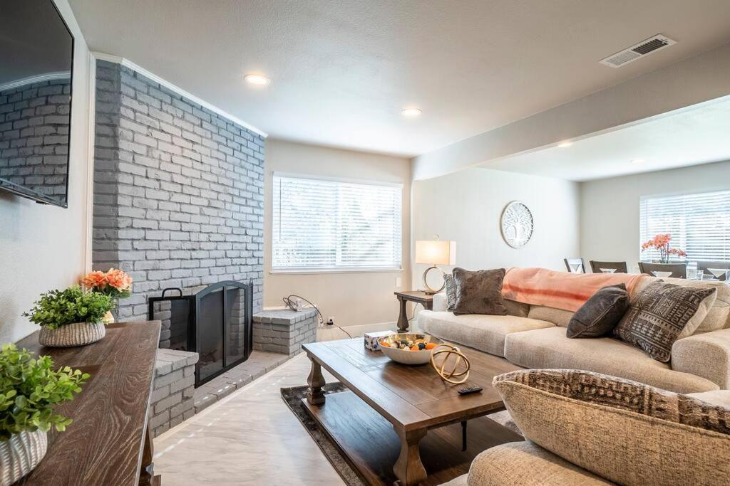 FULLY REMODELED HOME WITH SERENITY, Carmichael