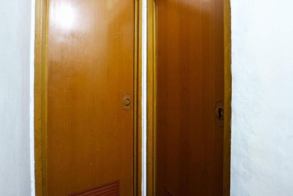 Kabin Kapsul Kayu Jati V Jakarta - Male Only photo